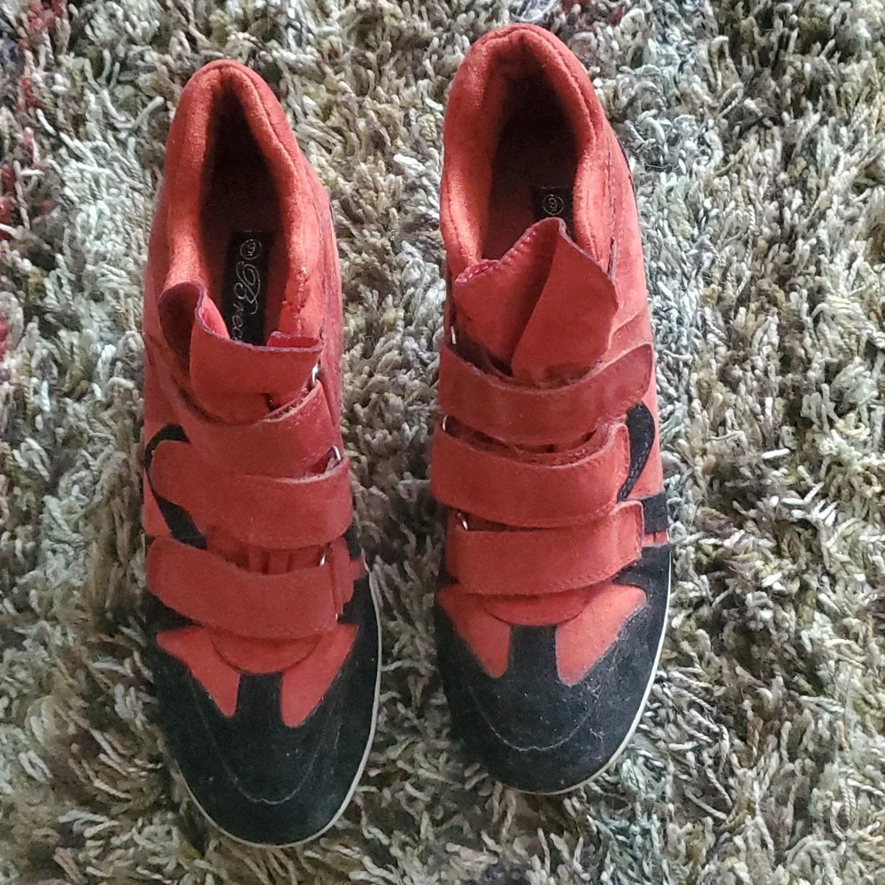 Shoe - Picture 3 of 3
